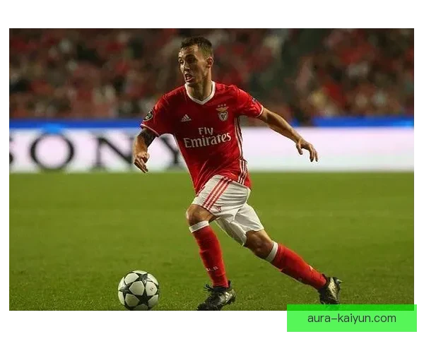 格里马尔多本菲卡时期表现稳健，左路攻防持续提升